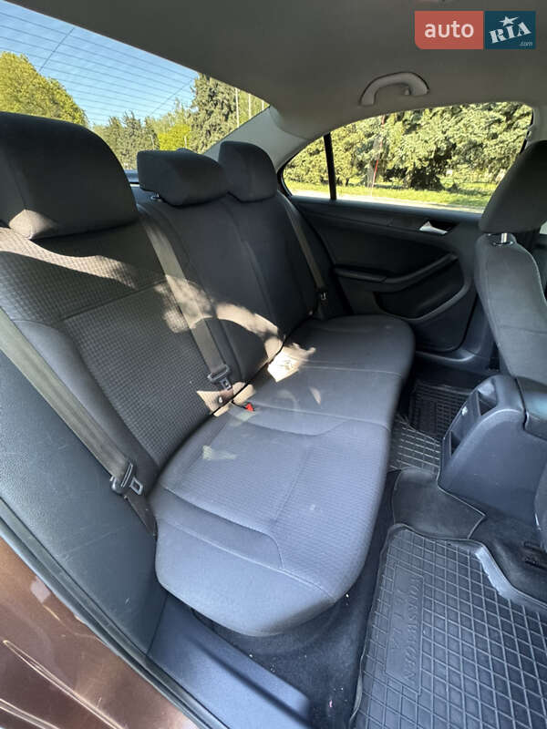 Седан Volkswagen Jetta 2016 в Павлограді