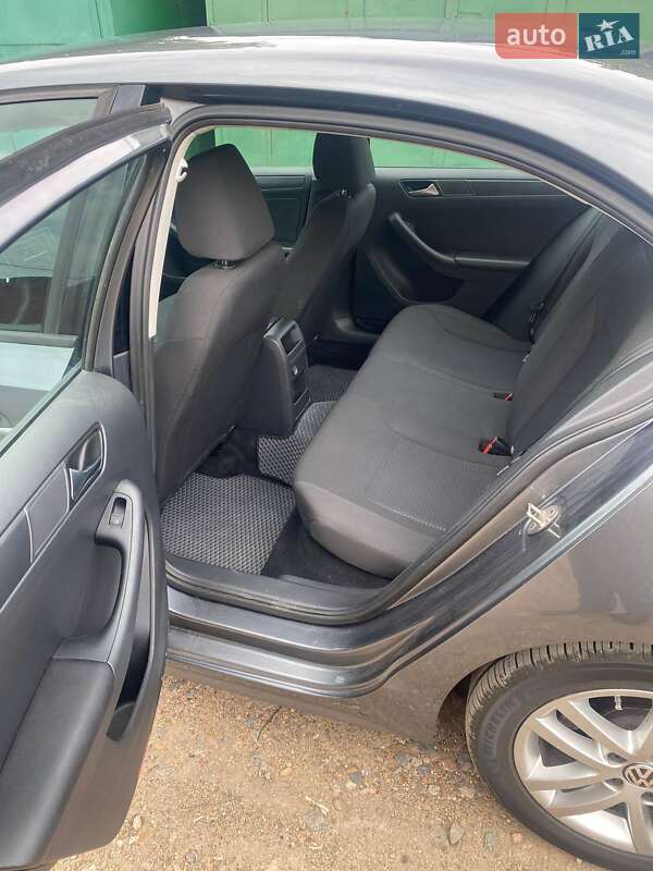 Седан Volkswagen Jetta 2015 в Одесі