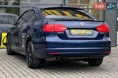 Седан Volkswagen Jetta 2010 в 