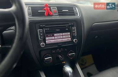 Седан Volkswagen Jetta 2010 в 