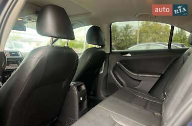 Седан Volkswagen Jetta 2010 в 