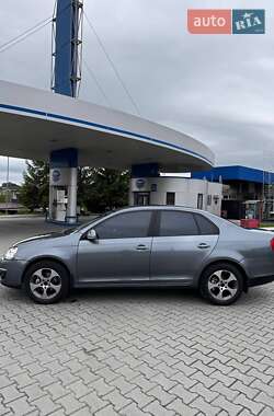 Седан Volkswagen Jetta 2007 в 