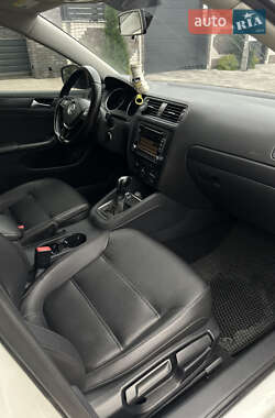 Седан Volkswagen Jetta 2015 в 