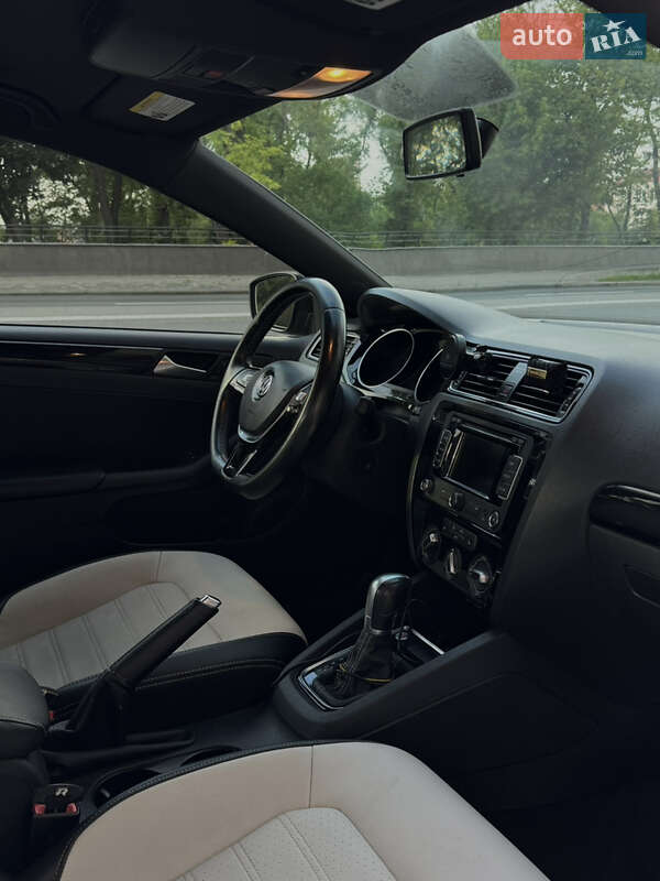 Седан Volkswagen Jetta 2014 в Днепре