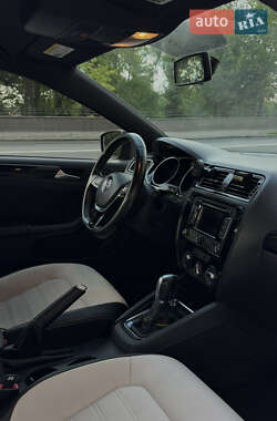 Седан Volkswagen Jetta 2014 в 