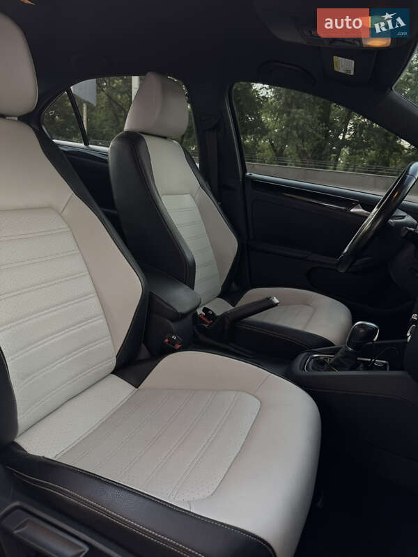 Седан Volkswagen Jetta 2014 в Днепре