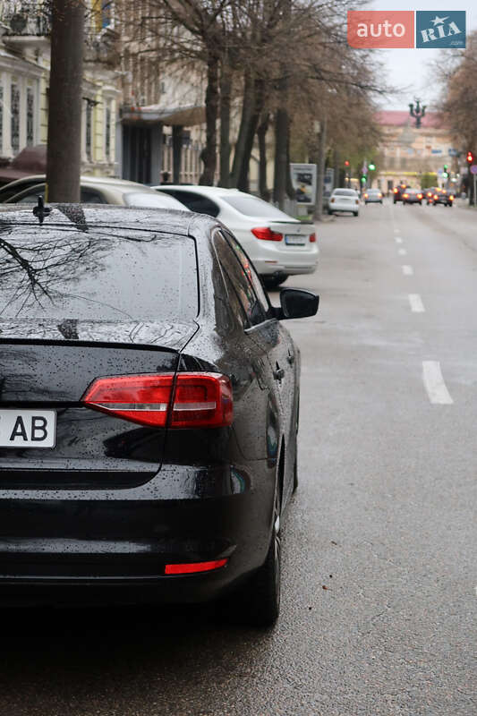 Седан Volkswagen Jetta 2014 в Днепре