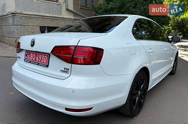 Седан Volkswagen Jetta 2015 в 