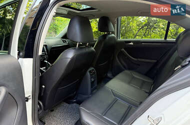 Седан Volkswagen Jetta 2015 в 