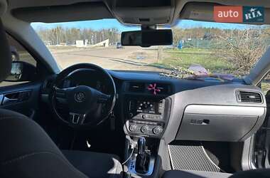 Седан Volkswagen Jetta 2013 в 