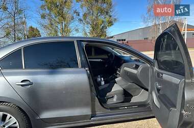 Седан Volkswagen Jetta 2013 в 