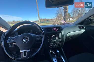 Седан Volkswagen Jetta 2013 в 
