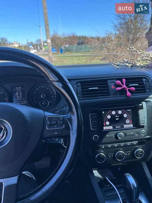 Седан Volkswagen Jetta 2013 в Житомире