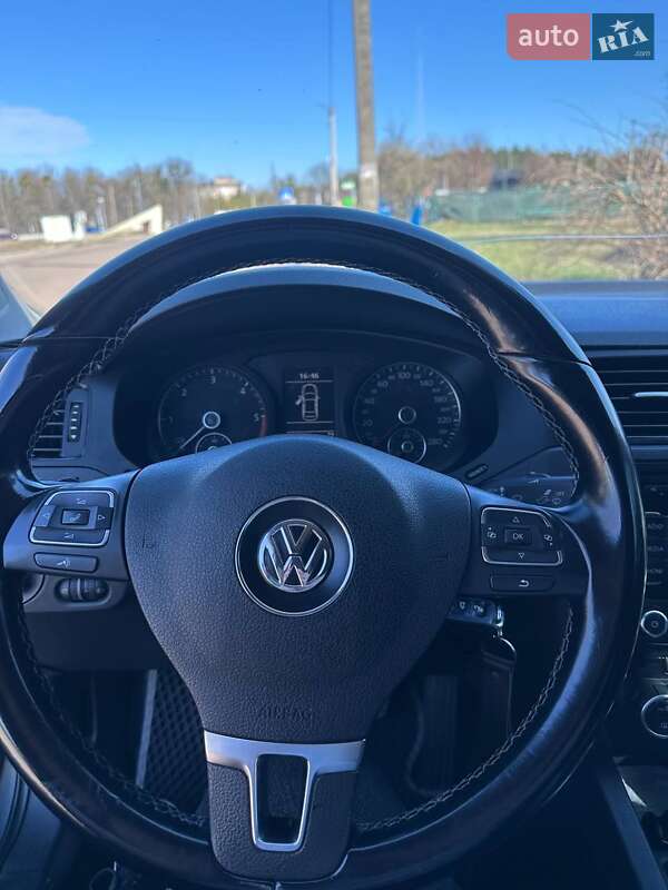 Седан Volkswagen Jetta 2013 в Житомире