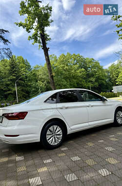 Седан Volkswagen Jetta 2018 в 
