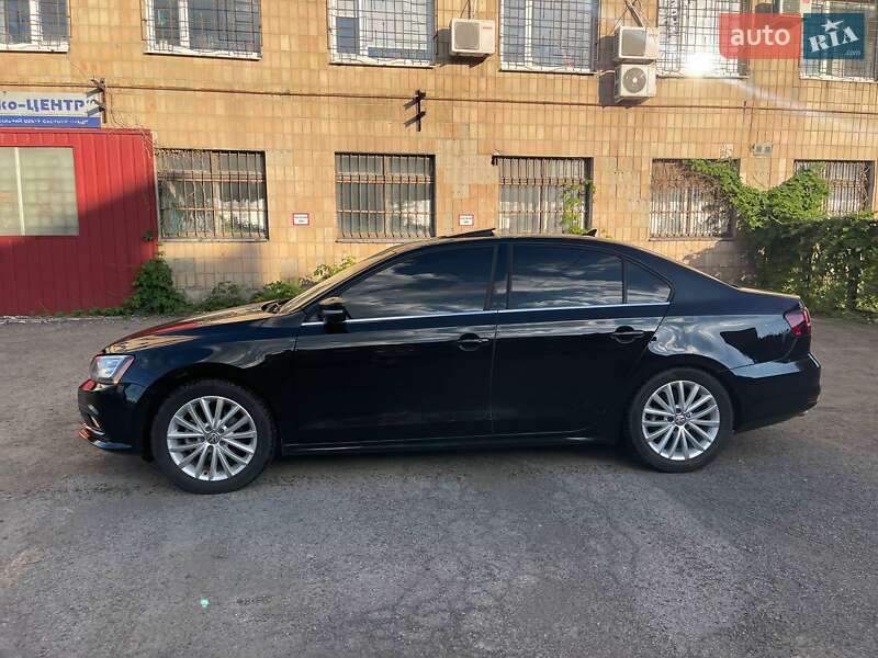 Седан Volkswagen Jetta 2016 в 