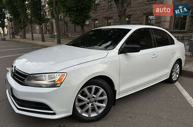 Седан Volkswagen Jetta 2015 в 