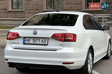 Седан Volkswagen Jetta 2015 в 