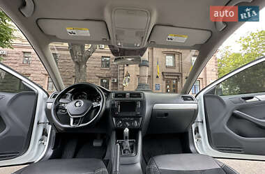 Седан Volkswagen Jetta 2015 в 