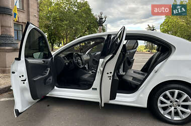 Седан Volkswagen Jetta 2015 в 
