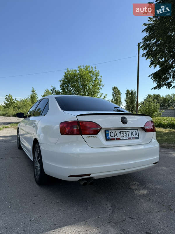 Седан Volkswagen Jetta 2012 в Кременчуці
