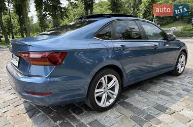 Седан Volkswagen Jetta 2018 в 