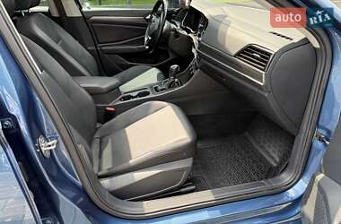 Седан Volkswagen Jetta 2018 в 