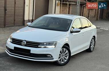 Седан Volkswagen Jetta 2016 в 
