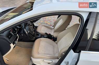 Седан Volkswagen Jetta 2016 в 