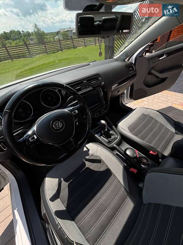 Седан Volkswagen Jetta 2016 в Калуше