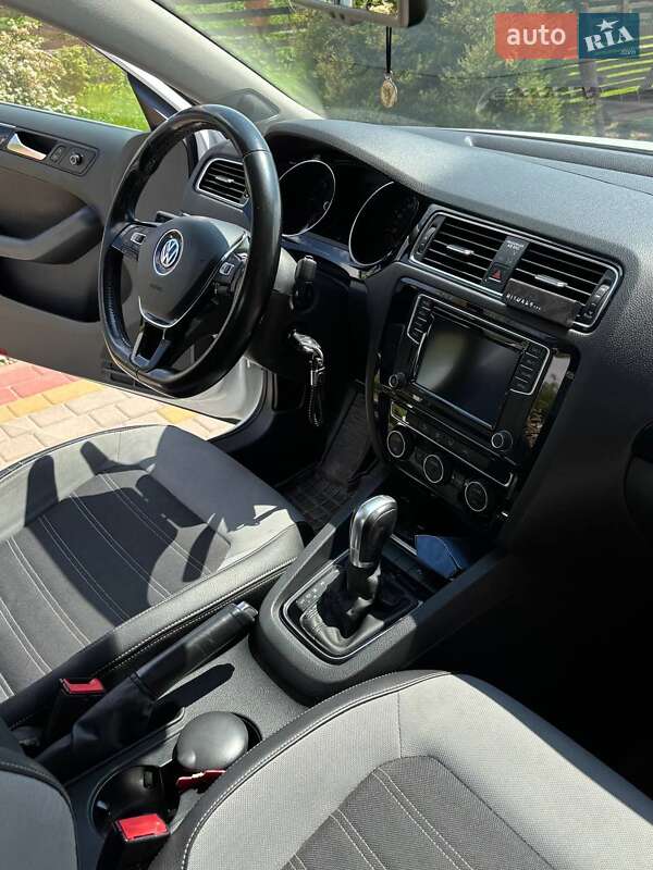 Седан Volkswagen Jetta 2016 в Калуше