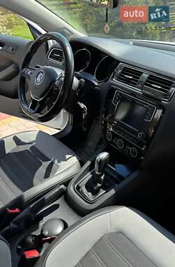Седан Volkswagen Jetta 2016 в 