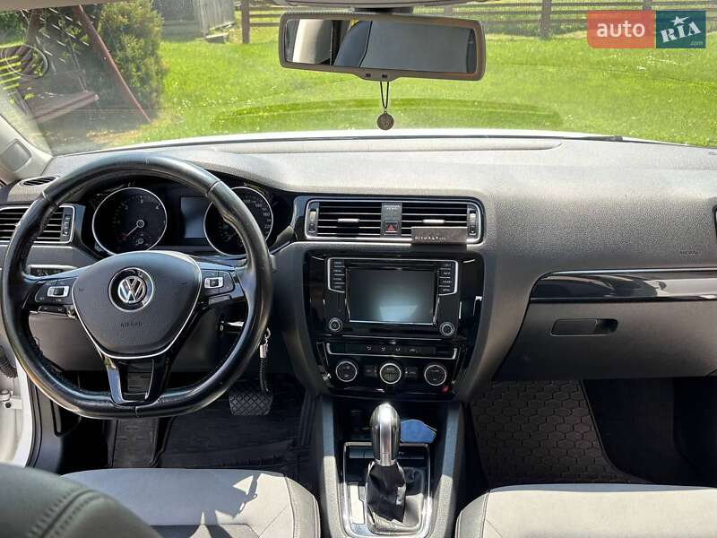 Седан Volkswagen Jetta 2016 в Калуше