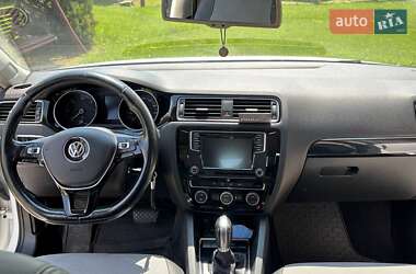 Седан Volkswagen Jetta 2016 в 