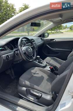 Седан Volkswagen Jetta 2016 в 