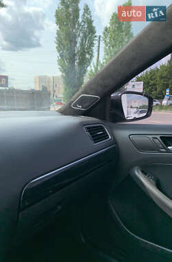 Седан Volkswagen Jetta 2015 в 
