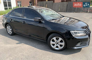 Седан Volkswagen Jetta 2015 в 