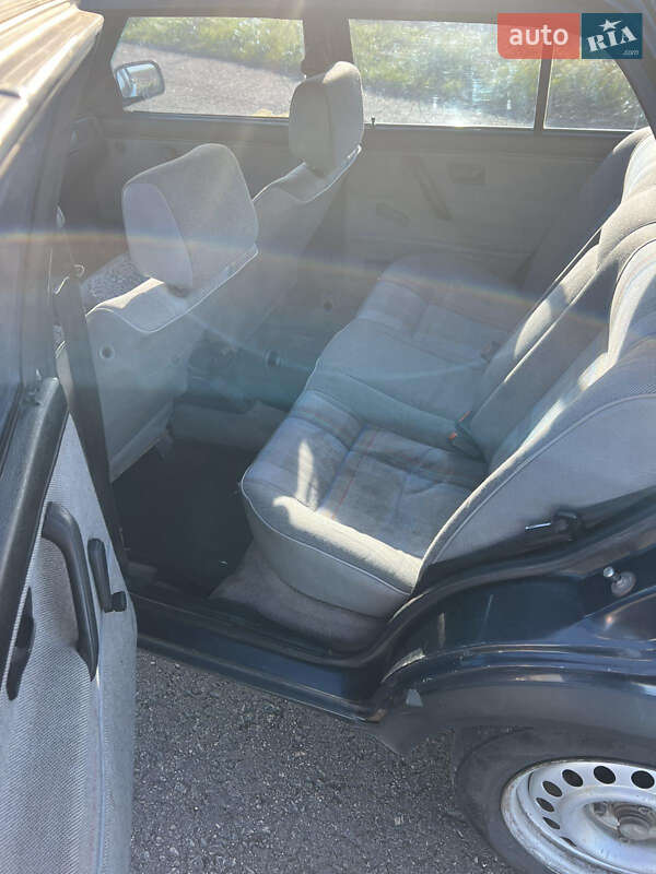 Седан Volkswagen Jetta 1989 в Березовке