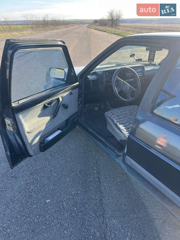 Седан Volkswagen Jetta 1989 в Березовке