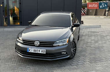 Седан Volkswagen Jetta 2016 в 