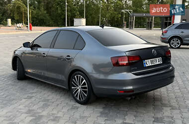 Седан Volkswagen Jetta 2016 в 