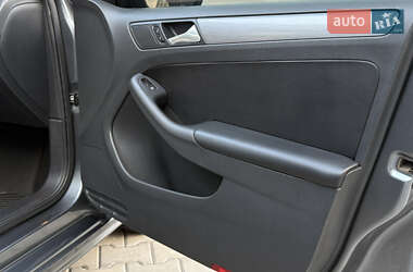 Седан Volkswagen Jetta 2016 в 