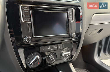 Седан Volkswagen Jetta 2016 в 
