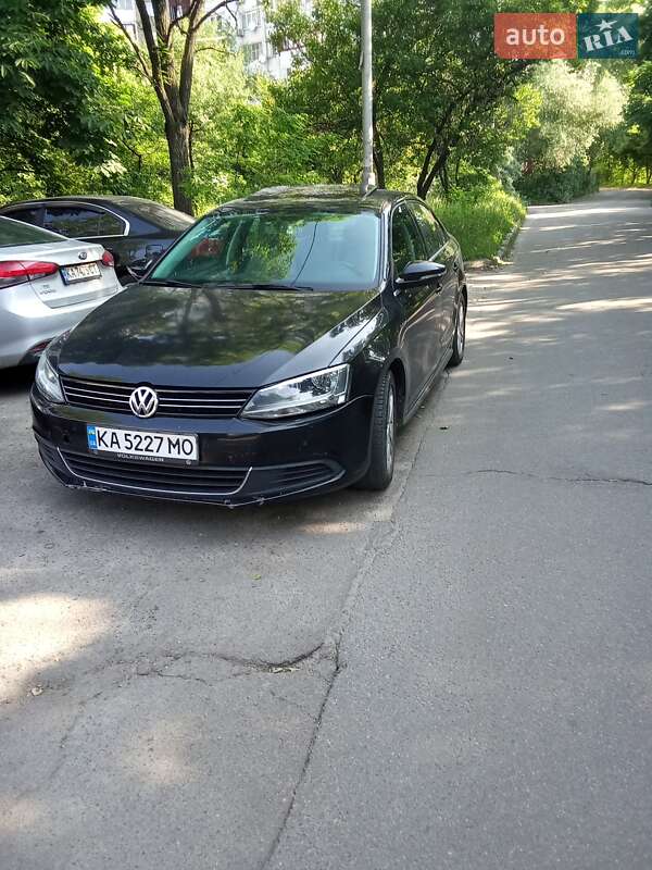 Седан Volkswagen Jetta 2013 в 
