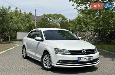Седан Volkswagen Jetta 2016 в 
