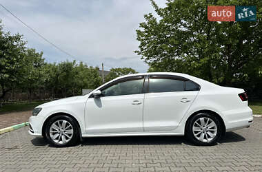 Седан Volkswagen Jetta 2016 в 
