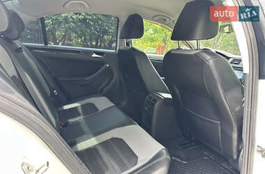 Седан Volkswagen Jetta 2016 в 