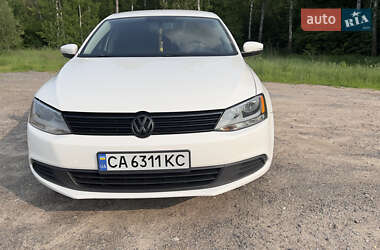 Седан Volkswagen Jetta 2011 в 