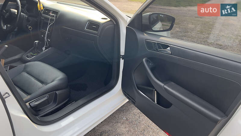 Седан Volkswagen Jetta 2011 в Житомирі