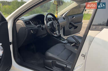 Седан Volkswagen Jetta 2011 в 